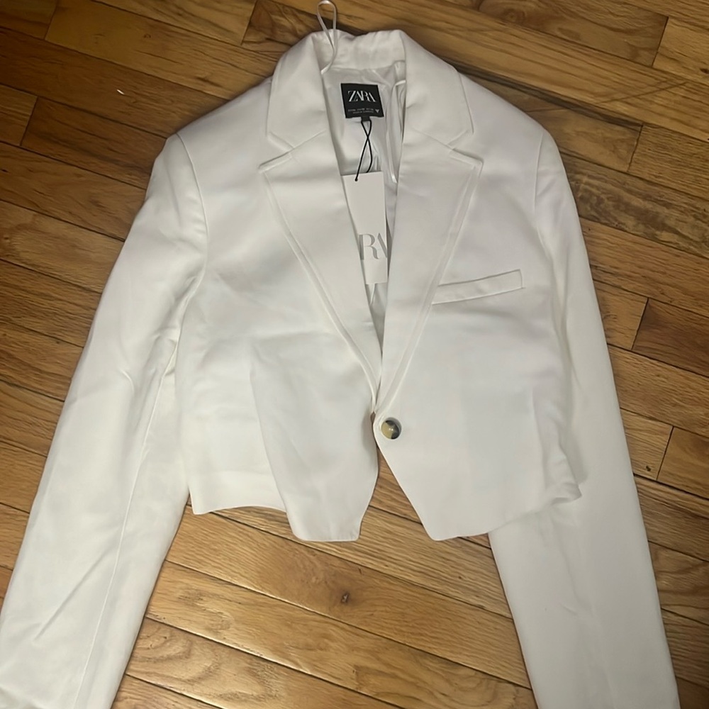 White cropped blazer
